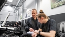 Flere kvinder finder vej til bilbranchen: Ejner Hessel A/S viser karrieremulighederne